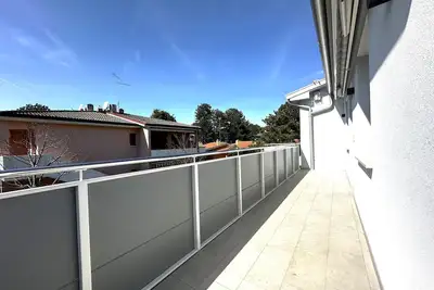 Image de Bel appartement lumineux avec piscine