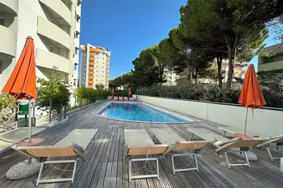 Image de Appartement avec piscine près de la plage