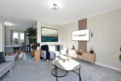 Image de Our inviting home is designed for comfort, practicality, and style — a relaxing retreat for up to 6 guests.