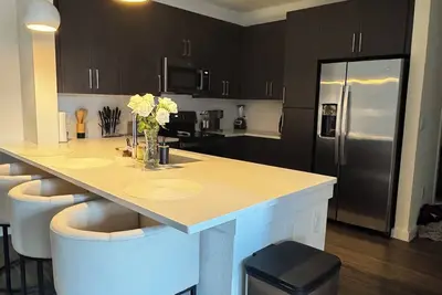 Image de Luxury 1br • Downtown Houston Living • Walkable • Modern Building