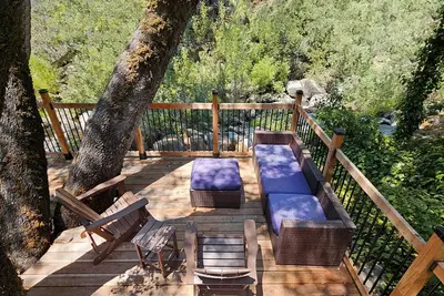 Image de Riverfront in Wine Country Cabin, Deck and Starlink