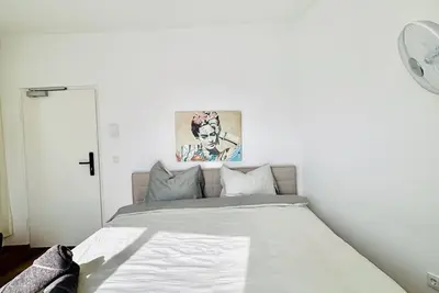 Image de Bright and Spacious Room Near Kaufpark Alterlaa