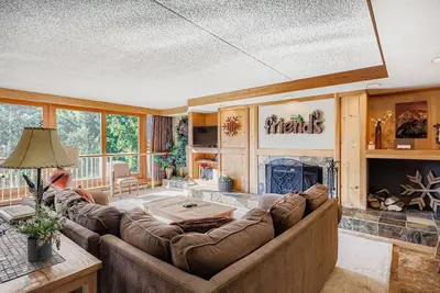 Image de Top-Floor Mountain Retreat with Breathtaking Views