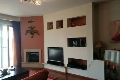 Image de City center apartment with mountain view