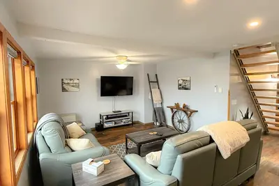 Upper level apartment along the Mississippi
