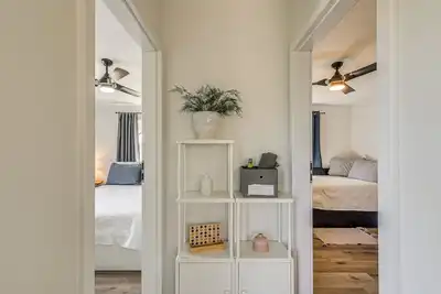 Image de New construction home near downtown Delano!