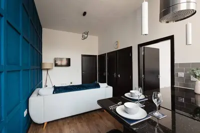 Image de Stylish Town Centre Suite by Traboule Properties