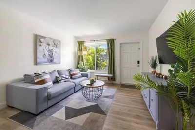 Image de Urban Oasis • Modern Comfort in Prime Location