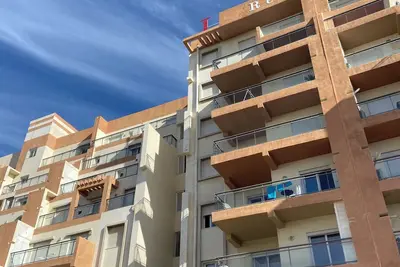 Image de appartement dans résidence sécuriser avec piscine, pied dans l'eau