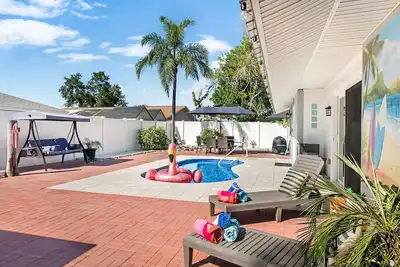 Image de Family home with private heated pool and patio, near Anna Maria Island & Img.