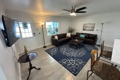 Image de All New Family beach stay at the Manatee!