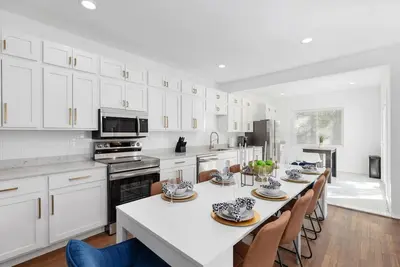 Image de 10 Min Dwtn - 8 Beds, incl. 3 King Size -Sleeps 14