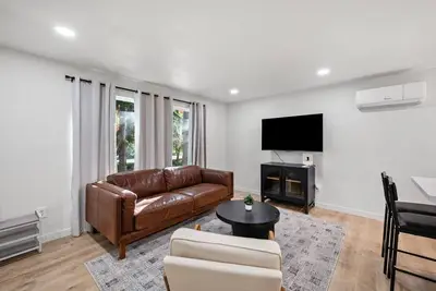 Image de Modern & Spacious 3br Condo