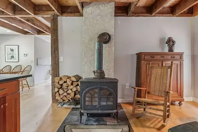 Image de The Greenwood Cabin \nA cozy 3 bedroom retreat with sauna and hot tub!