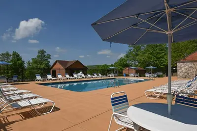 Image de Woodland 3br Escape | Scenic Deck, Pools & Shuttle