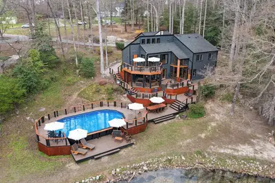 Image de Luxury Oasis/Pool/Family Friendly/Boat/Pond/River