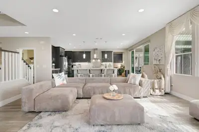 Image de Disneyland & Chill w/ Theater/Gameroom/HotTub An18