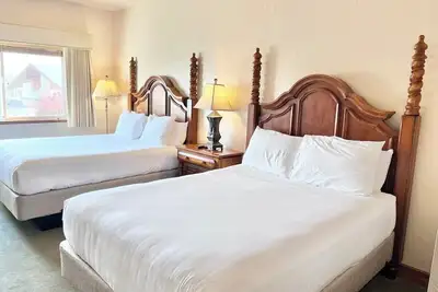 Image de 2071 • Cozy Double Queen Suite • 4-Star Resort