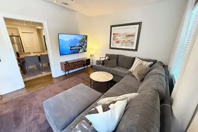 Image de Clarksville Style + Close to Downtown - Ivory I