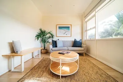 Image de Beachy Keen on Moseley—Laid-Back Stay by the Jetty