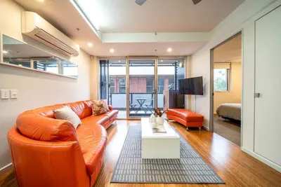 Image de Huttside: Luxury, Central, & Secure Car park