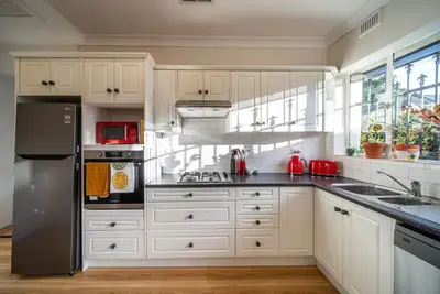 Image de Autumn Hues Parkside - Cottage, Backyard, WiFi