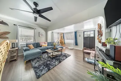 Image de Charming 2-bedroom house in Woodmere with Ac