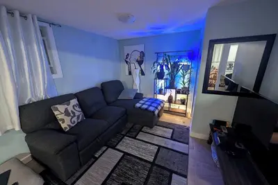 Image de Cozy 2 Bedroom Basement | Easy Downtown Access
