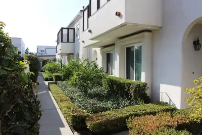 Two Bedroom Two Bathroom Townhome in Pasadena