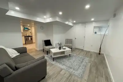 Image de Modern & Quiet 2 Bedrooms - Close to Queen’s & Downtown