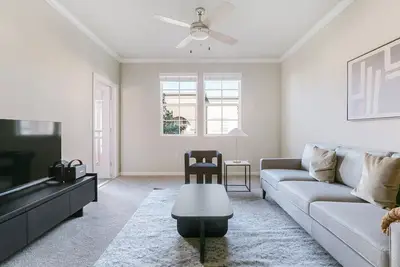 Image de Blueground | Coyote Creek North, pool, nr Park