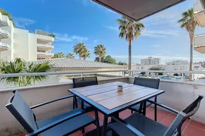 Image de Perfect for home office & winter sun - renovated apartment with terrace