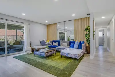 Image de Playground, Pool Table, Game Room, Disneyland, An15