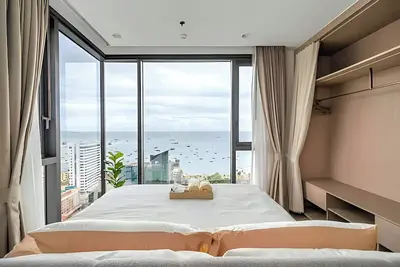 Image de Chambre de luxe 2 chambres avec vue sur la mer et grande baignoire sur le balcon