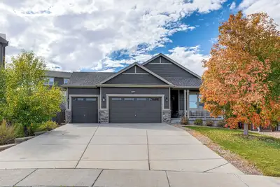 Image de Work & Play in Aurora: Spacious Home w/ Yard!