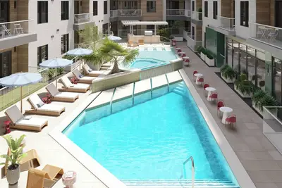 Image de South Lamar Stay w/ Private Balcony | Pool, Terrace, On-Site Dining | The Code