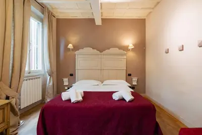 Image de Just a few steps from Piazza Santa Croce, this comfortable and well-equipped apartment is the ideal choice for those looking for a relaxing and convenient stay. Featuring two bedrooms with a total of four beds, one bathroom, a fully equipped kitchen, and
