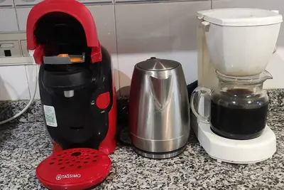 Image de Cozy, quiet and very sunny room.