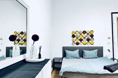 Image de Affordable Apt | 4 Min to Stadthalle & U6 Metro