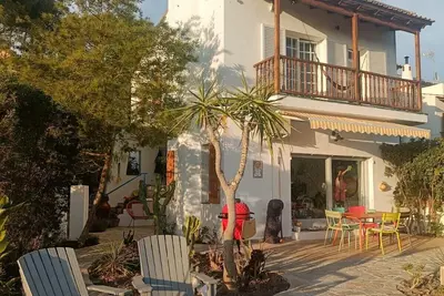 Image de Sunny and cosy family home with huge terrace & stunning panoramic sea views