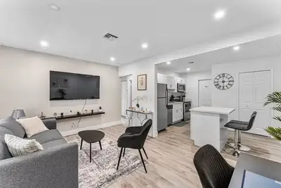 Image de Charming North Miami Home with Private Yard — Pet-Friendly & Near Beach
