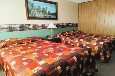 Image de Comfort & Convenience! Room Near Restaurants and Local Attractions for Families!