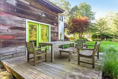 Image de New Listing! Historic 2br Gallery Loft, Saugatuck