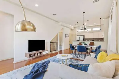 Image de Cozy S. Lamar Monthly Furnished 2/2. 5 w Office!