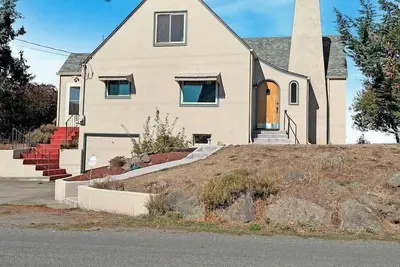Vintage Hearth Tudor Treasure in Sequim