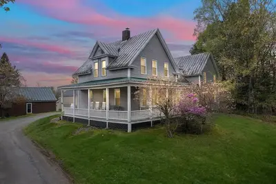 Image de Welcoming 5-bedroom farmhouse in Rangeley