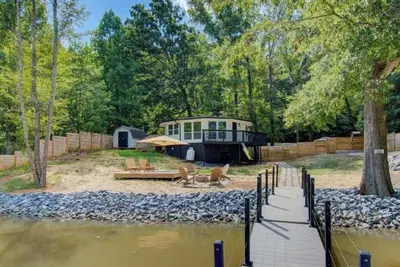 Image de The Dodecagon Retreat on High Rock Lake