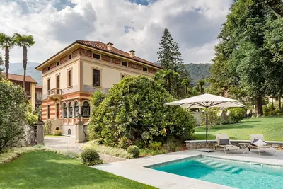 Image de Villa attrayante avec piscine sur la promenade du lac! - Villa Magnolia