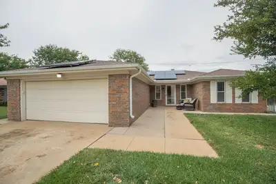 Image de Timeless 3br Home in Cozy Puckett West Neighborhood - Near Medical District