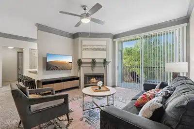 Image de Big 2bd/2ba in The Domain 4500